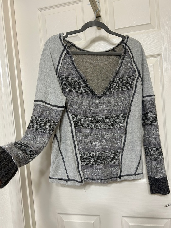 Sweaters - Lightweight Gray Striped V Neck Sweater Summer Beach Vibes Exposed Seams